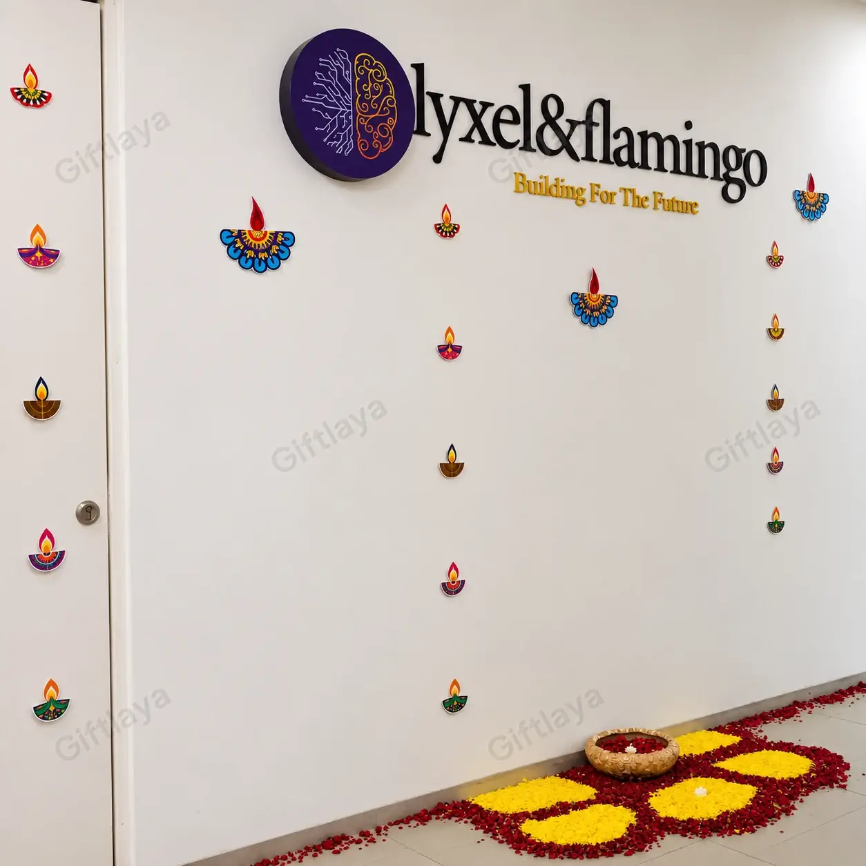 Garland Entry and Reception Decor — photo 2