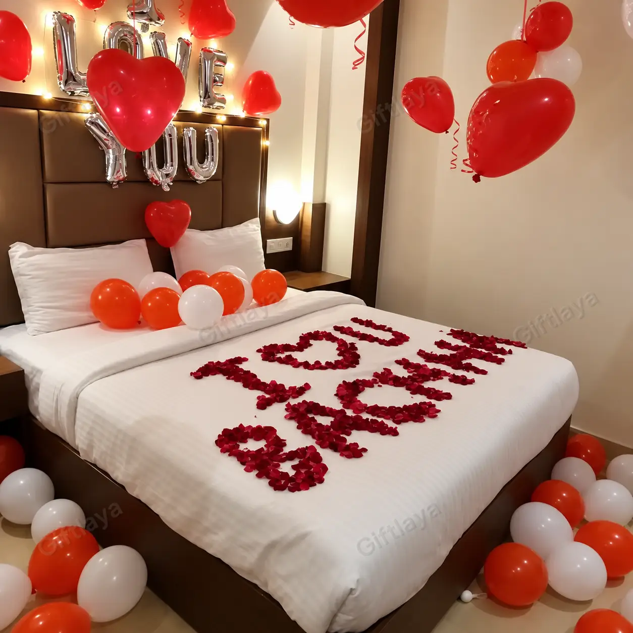 Red and White Decoration — photo 2