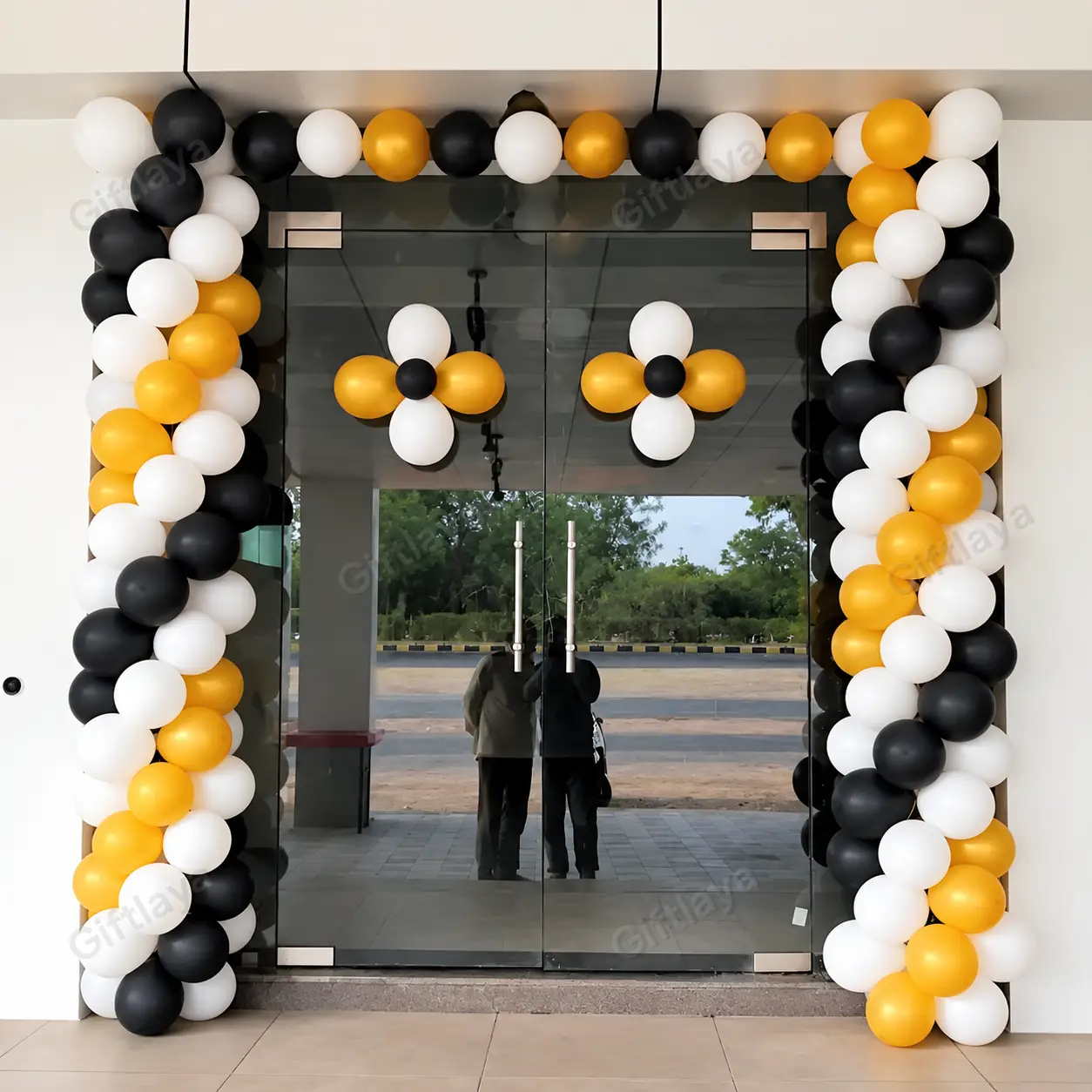 Balloons Birthday Stage Decoration — photo 2