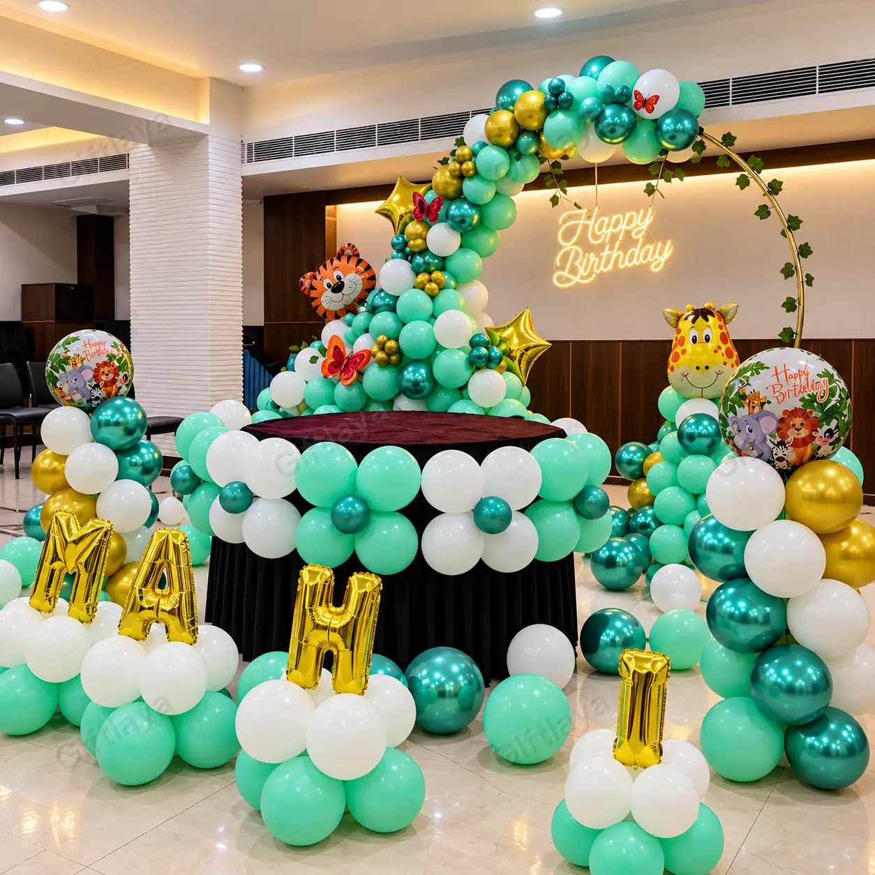 Jungle Theme Balloon Stage Setup — photo 2