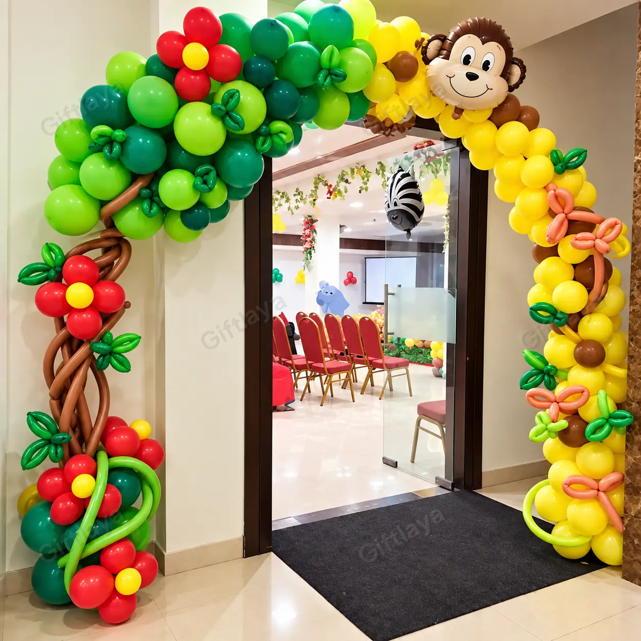 Simple Jungle Theme Stage Setup — photo 3