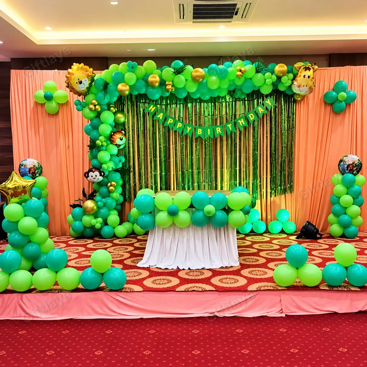 Simple Jungle Theme Stage Setup