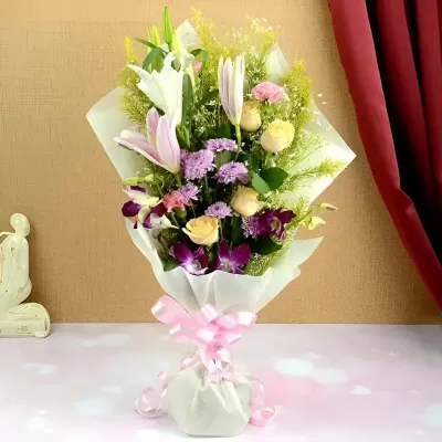 Elegant Mixed Flowers Bouquet
