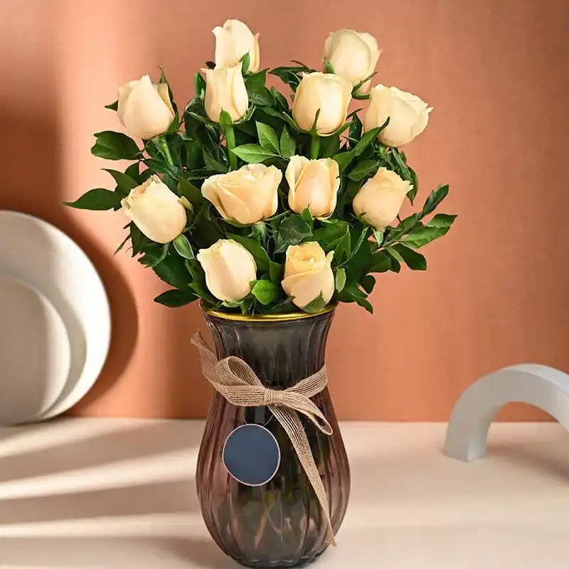 Rose Elegance With Vanilla Cake