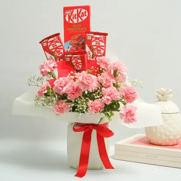 Sweetly romantic Flower Combo 