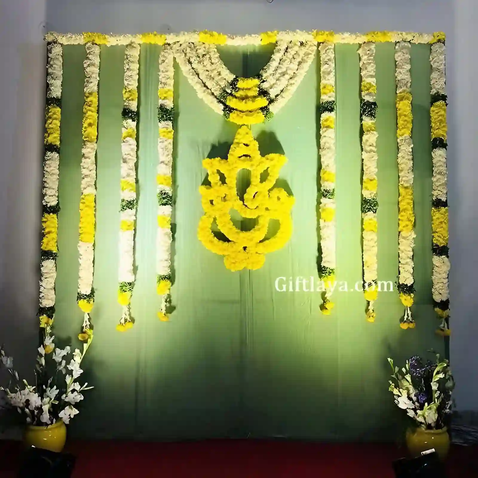 Mehndi Backdrop with Artificial Flower